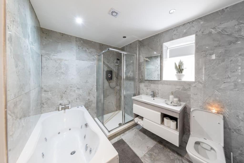 Luxury, Open Plan Apartment Bradford  Esterno foto