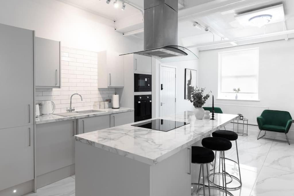 Luxury, Open Plan Apartment Bradford  Esterno foto