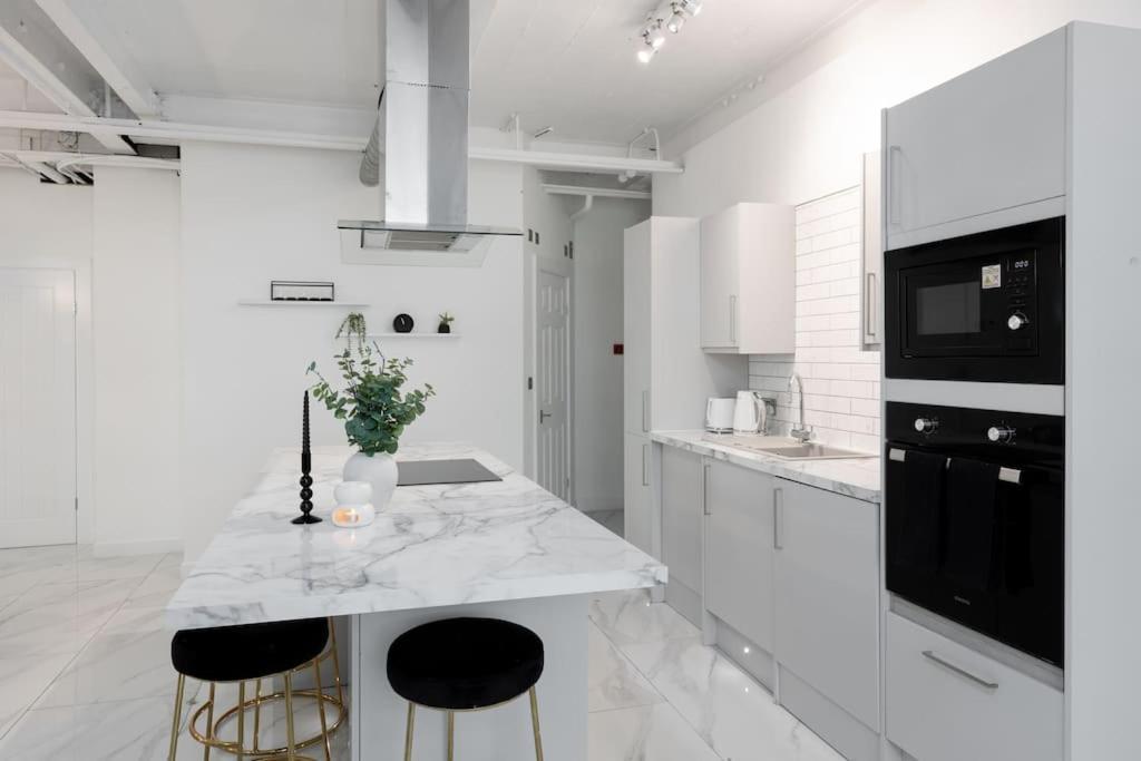 Luxury, Open Plan Apartment Bradford  Esterno foto